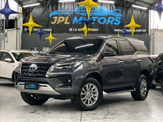 TOYOTA HILUX SW4 2.8 D-4D TURBO DIESEL SRX 7L 4X4 AUTOMÁTICO